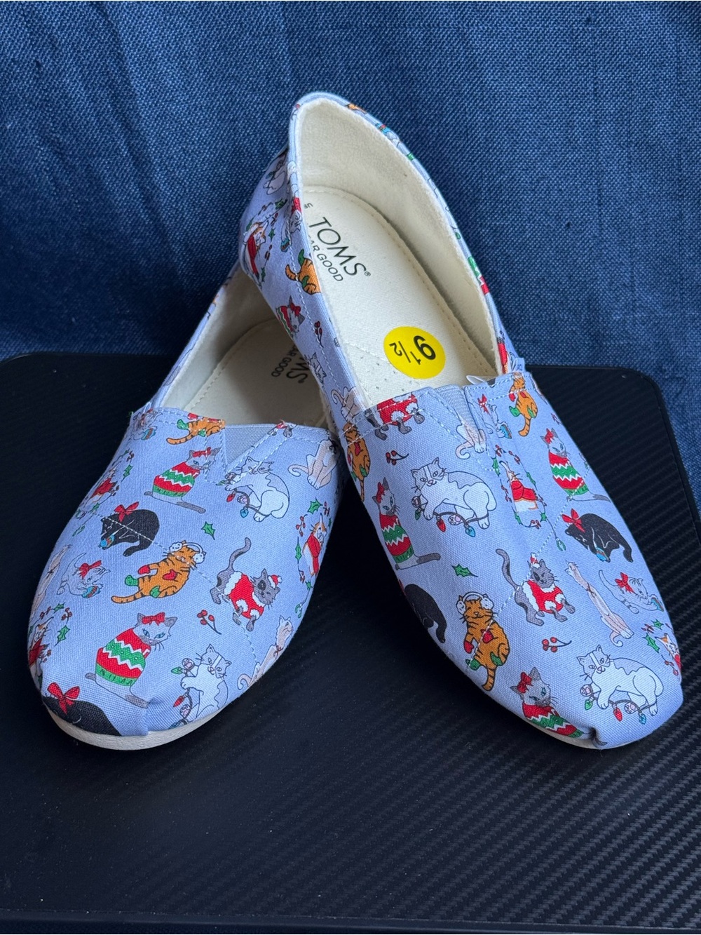 Size 9.5 - TOMS Belmont Holiday Christmas Cats Canvas Slip On Flats NWT